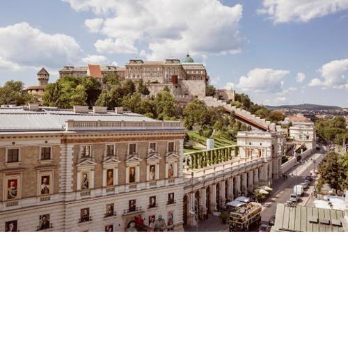 Chain Bridge Apartman