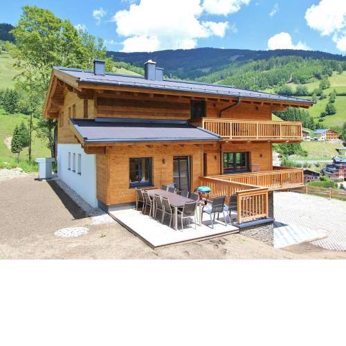 Chalet in ski area in Saalbach-Hinterglemm