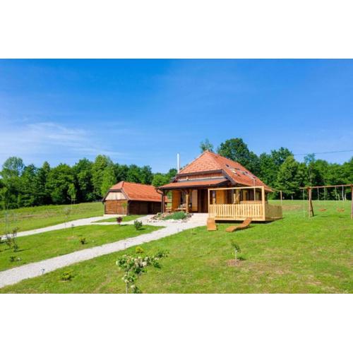 Chalet Markoci With Hot Tub - Happy Rentals