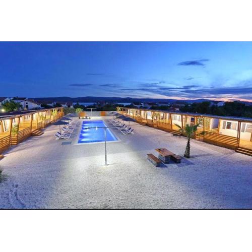 Chalet-Mobilehome mit Pool