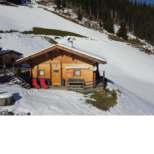 Chalet Nasenalmhütte by Interhome
