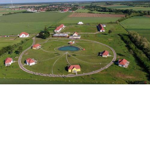 Chalets Franciska Major, Pro Village