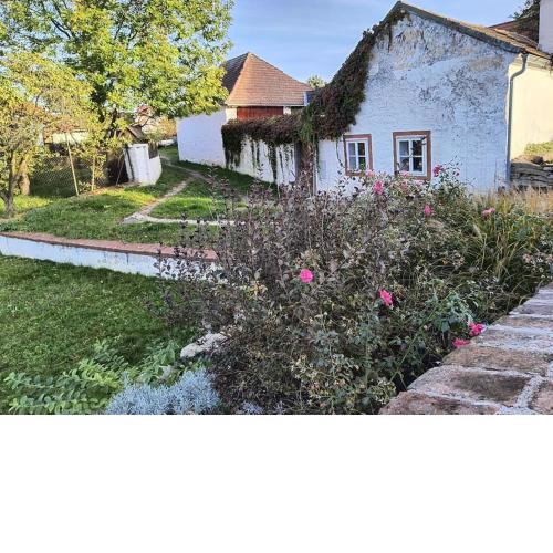 Chaloupka u Mostu sv Jana v centru Vodňan