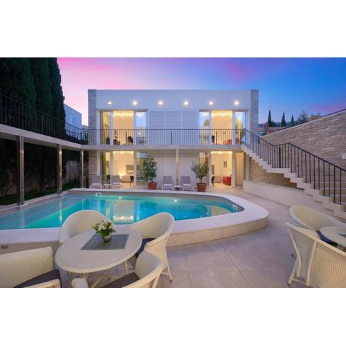 Champion Family Holiday Villa close to Beautiful Beach