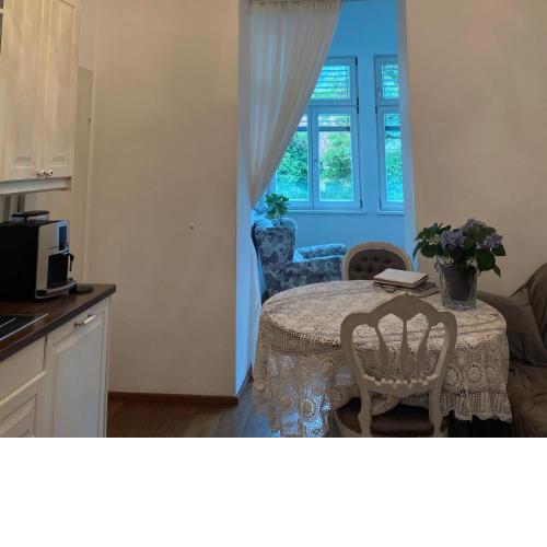 Charmante Altbauwohnung im Shabby Chic Stil mit Wintergarten und Gartenblick - Ihr perfektes Zuhause in Graz
