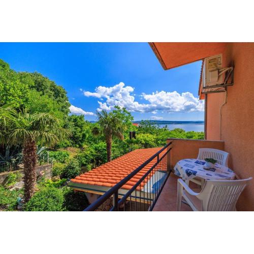 Charmantes Apartment nur 600 Meter zum Strand mit Meerblick, Holzkohlegrill, WiFi