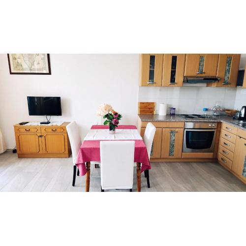Charmantes Apartment nur 700 Meter zum Strand mit Terrasse und Balkon