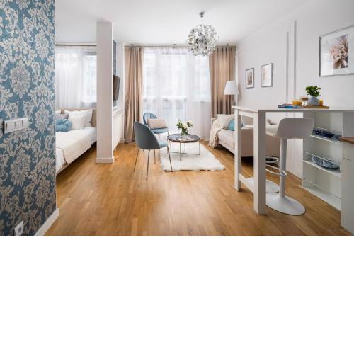 Charming air-conditioned studio 950 m from Central Station, bedroom & separate living room