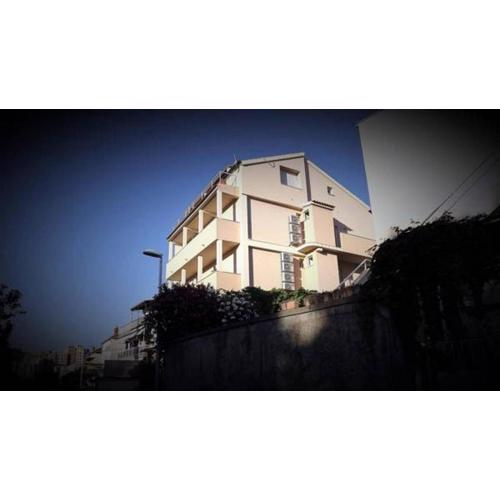 Charming Apartment 3 sleeps 4 guests