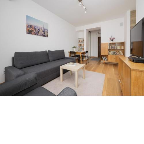 Charming Apartment for 4 People Located 650 m from the Old Town of Warsaw by Noclegi Renters