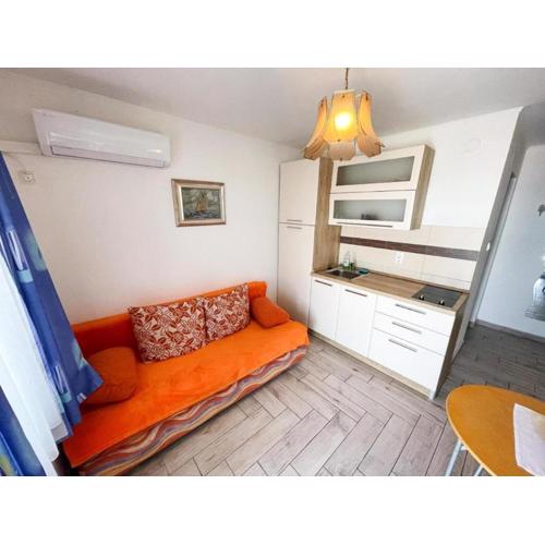 Charming apartment in Jadranovo with sea view - 35 m²