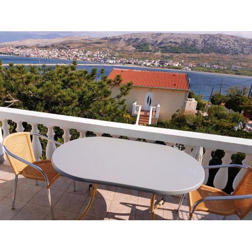 Charming Apartment in Pag with Sea View, 40 sqm