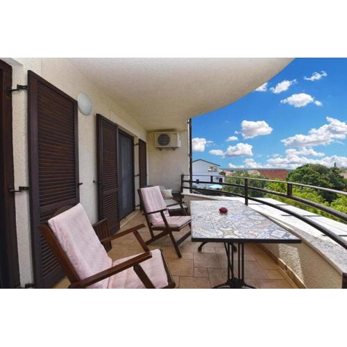 Charming apartment with balcony and pool