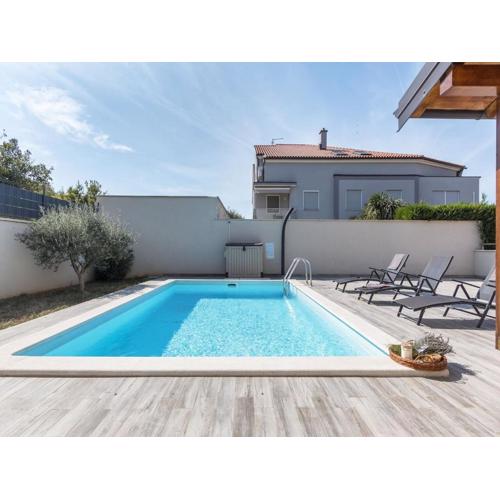 Charming apartment with pool in Banjole