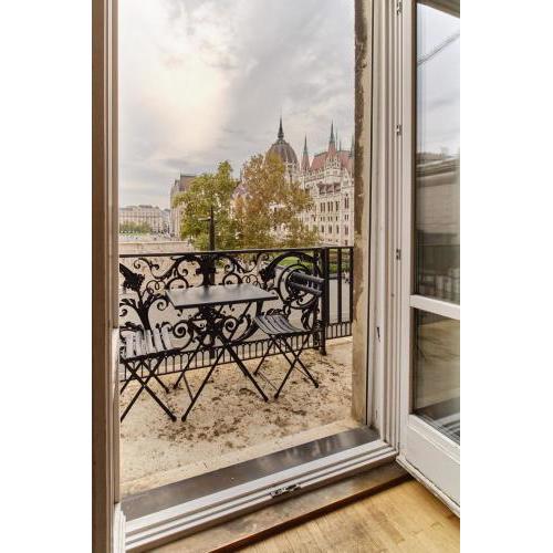 Charming Budapest Apartment with Parliament Views
