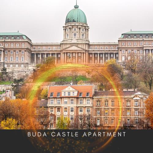 Charming Castle View Suite With Giant Balcony