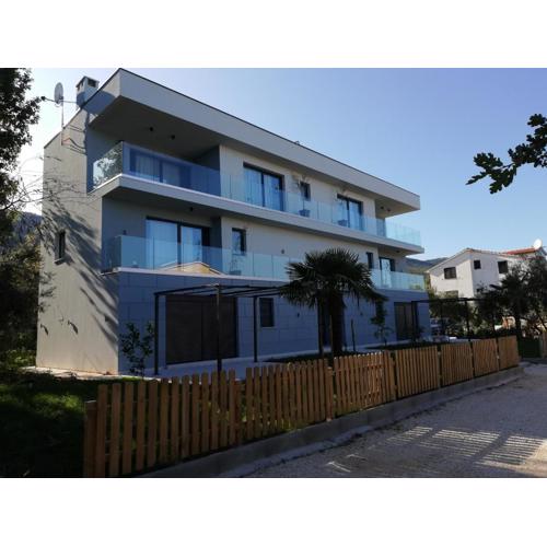 Charming Coastal Escape with Sea Views - 7 Guests