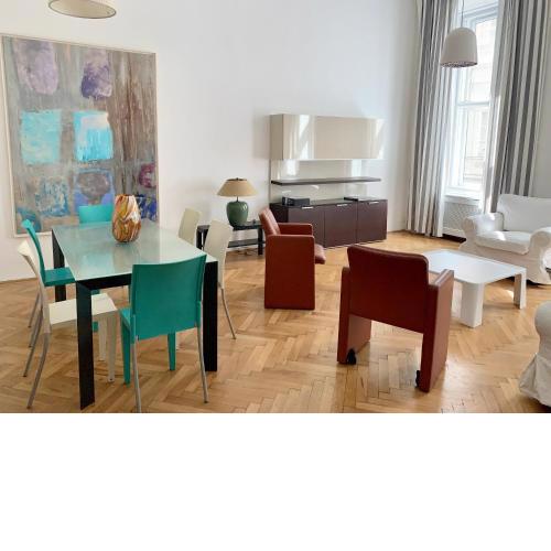 Charming flat close to Danube and 4-Seasons Hotel