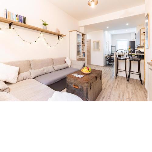 Charming Flat, Steps from Castle - Historic Part