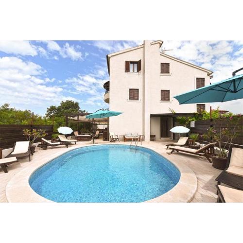 Charming flat with shared pool