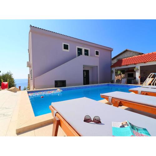 Charming Holiday Home in Cara with Swimming Pool