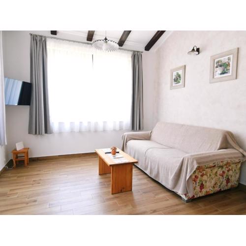 Charming Holiday Home with Terrace and Garden - One Bedroom Holiday Home