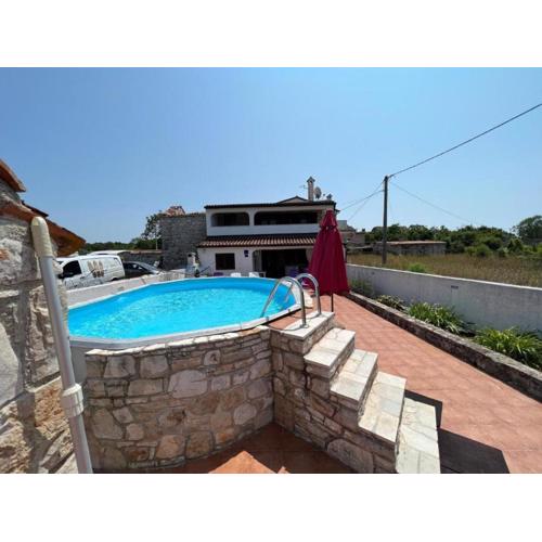 Charming home with pool in Barbariga