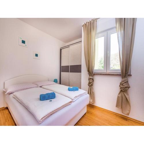 Charming home with swimming pool, cleaning included