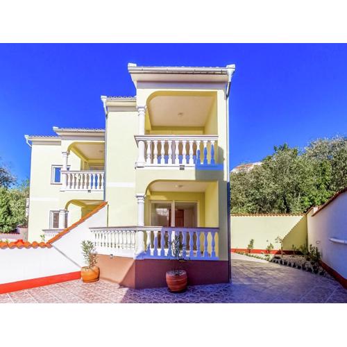 Charming home with swimming pool
