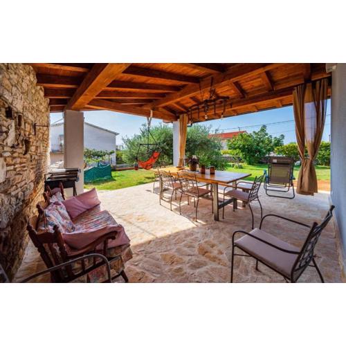 Charming house with garden and BBQ in Galizana