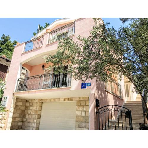 Charming Mokalo Seaside House next to Beach