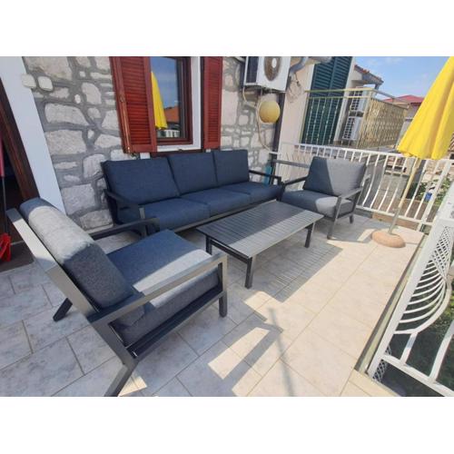 Charming One-Bedroom Apartment in the Heart of Murter Town Centre