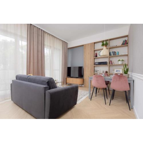 Charming One Bedroom Apartment with Air Conditioning in the Capital by Noclegi Renters
