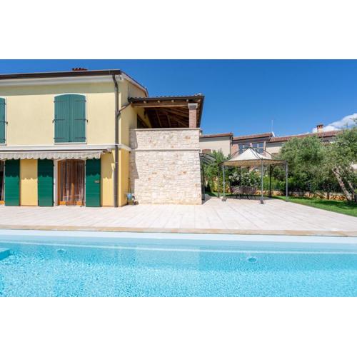 Charming Orange Apartment with Private Pool and Garden Oasis