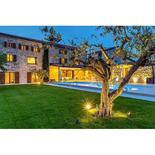 Charming stone Villa CX with large 50m2 heated pool