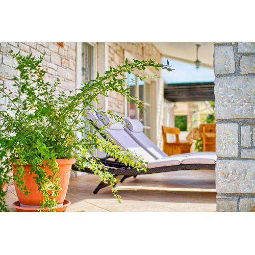 Charming stone villa Lavanda with private pool in Pula near the beach
