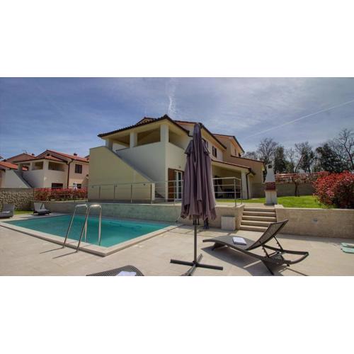 Charming villa Aurora with private pool 200m from the beach for up to 10 persons - WiiBuk