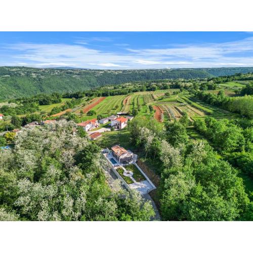 Charming Villa Harmonia with Heated pool and Indoor Jacuzzi surrounded by nature