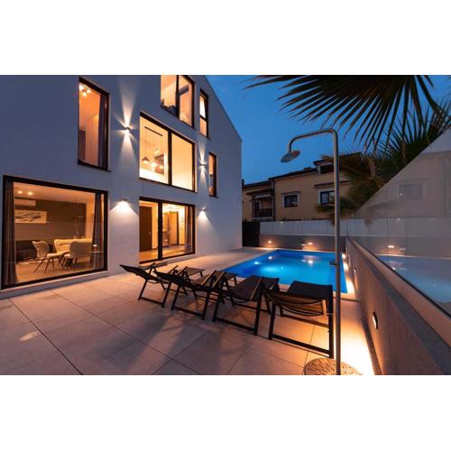 Charming Villa Magnifica with heated pool for 8
