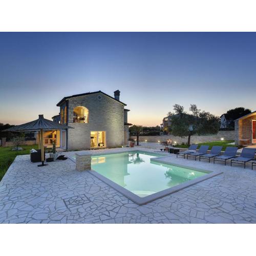 Charming villa with heated pool near Rovinj
