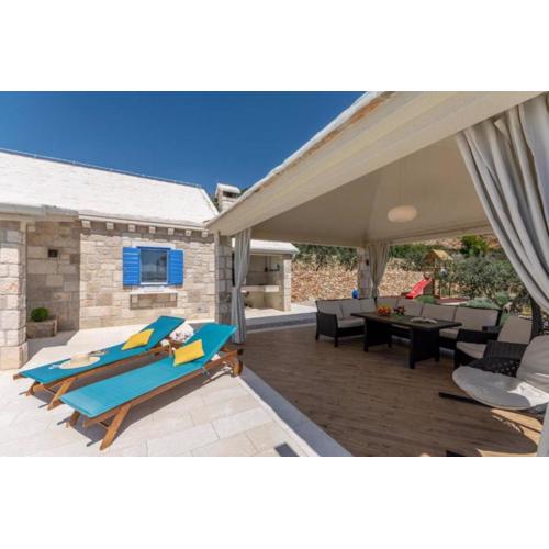 Charming Villa with Pool