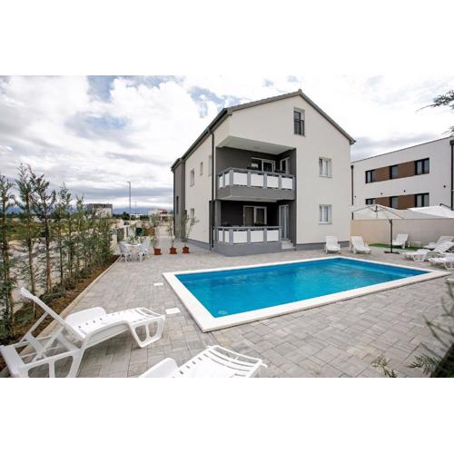 Charming Vrsi Apartment with Pool and Nature Views