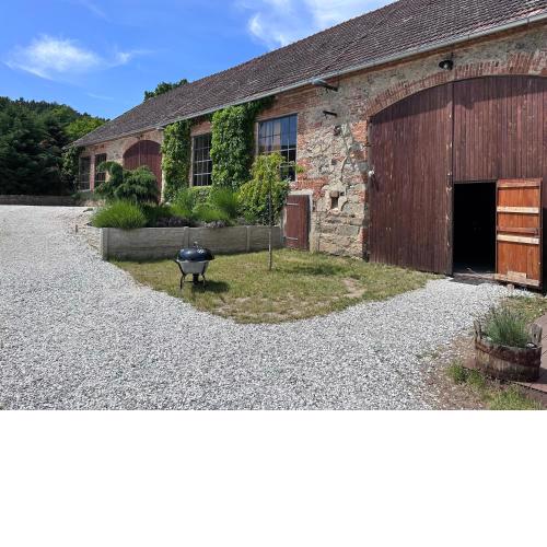 Chateau Kravín - Celý objekt 15 pokojů a stodola