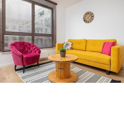 Cheerful Apartment Leśmiana Garnizon Estate by Noclegi Renters