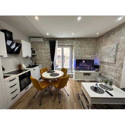 Cherry Luxury Apartment