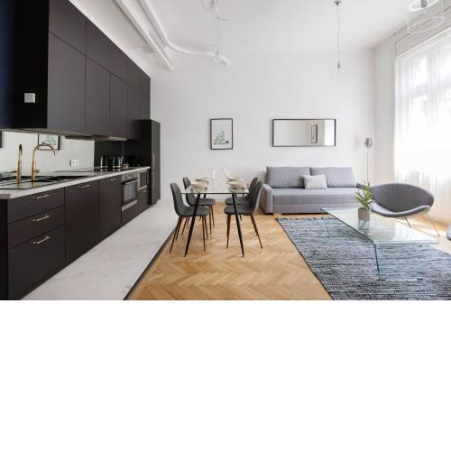 Chic and Spacious Central Retreat