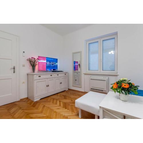 Chic Apartment in Center