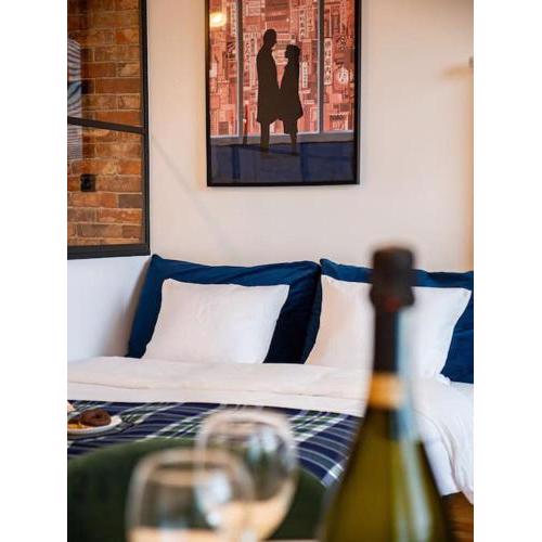 Chic Apartment in Historic Koneser Area