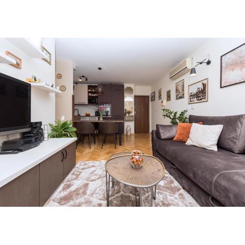 Chic apartment Zoja near beach with free parking