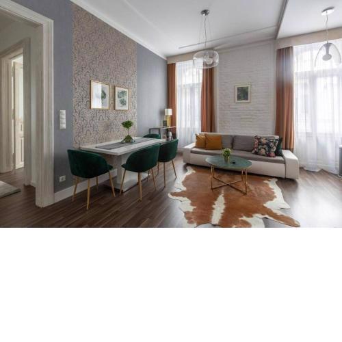 Chic, Captivating Space Near Opera House